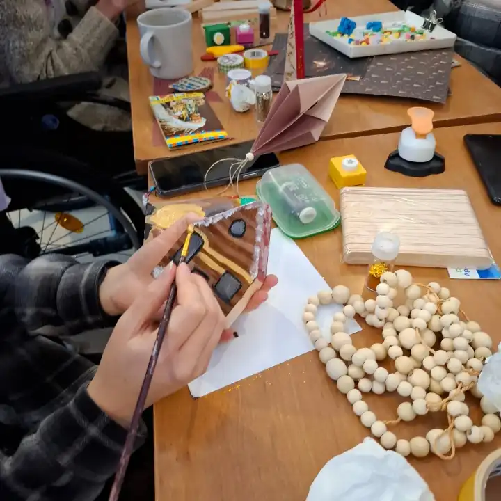 Międzypokoleniowe święta w Zakopanem. Wspólne tworzenie ozdób