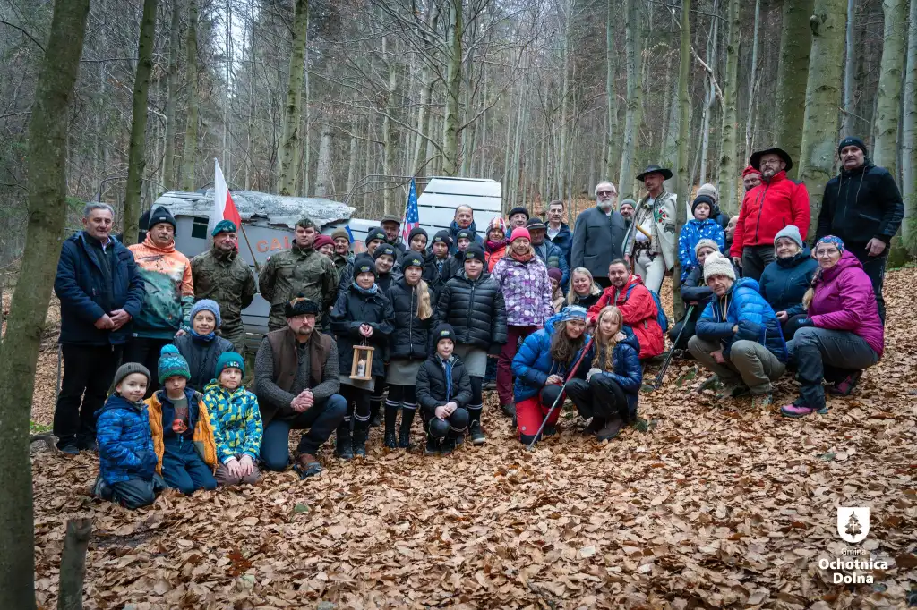 81 lat od katastrofy Liberatora „California Rocket” w Gorcach. Ochotnica Górna oddała hołd lotnikom B-24 Liberator