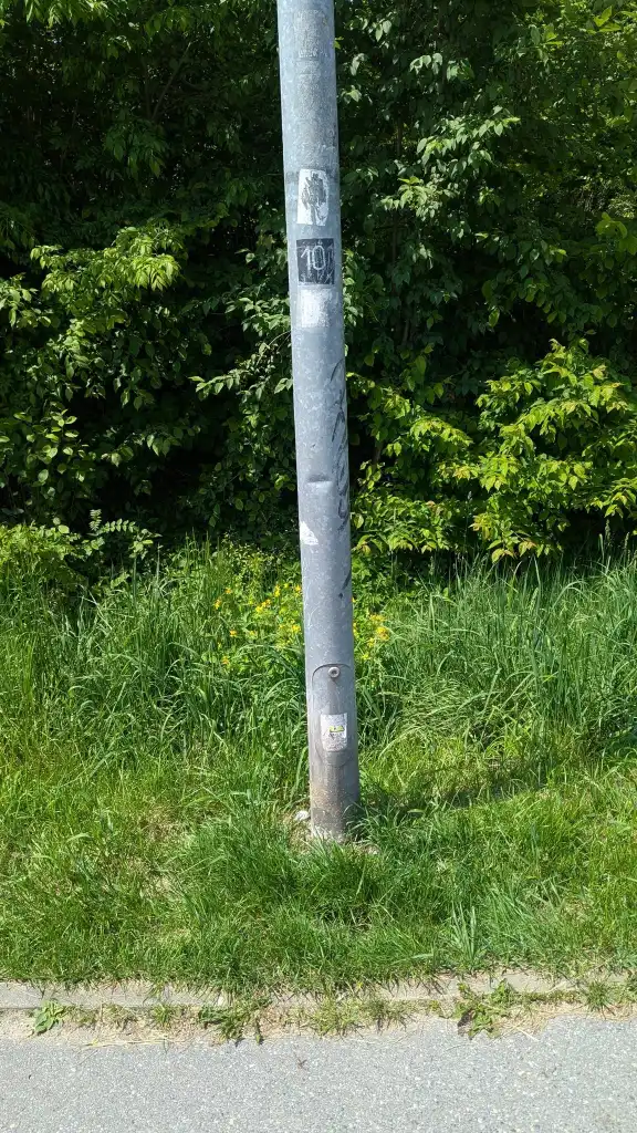 Nowy Targ: Latarnia na bulwarach powalona celowo. Miasto odcina się od spekulacji