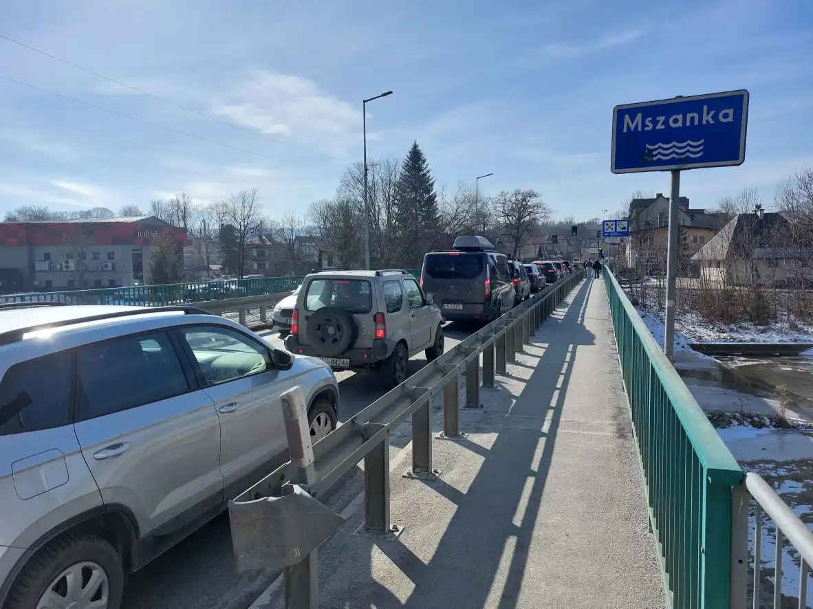 Koniec z wąskim gardłem w Mszanie Dolnej. Most z 1957 roku do rozbiórki w jego mieście powstanie nowy z trzema pasami ruchu