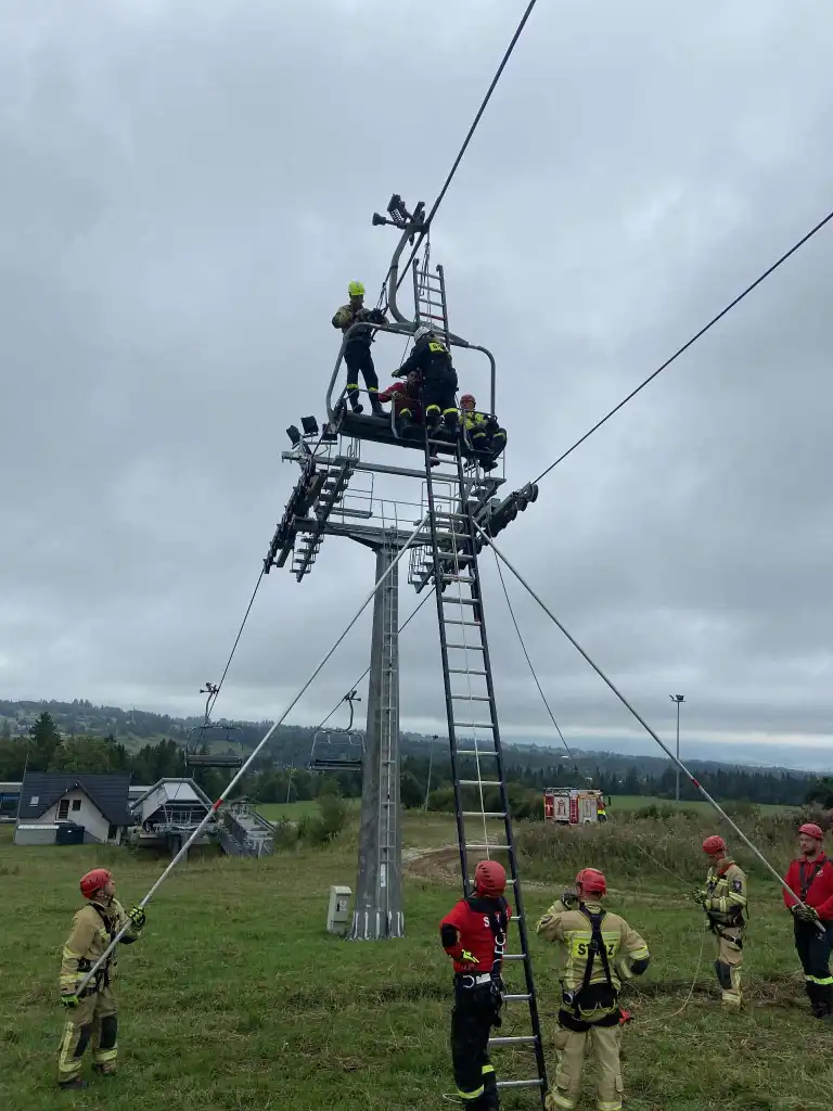 Druhowie z Leśnicy-Gron gotowi na ewakuacje z kolei linowych