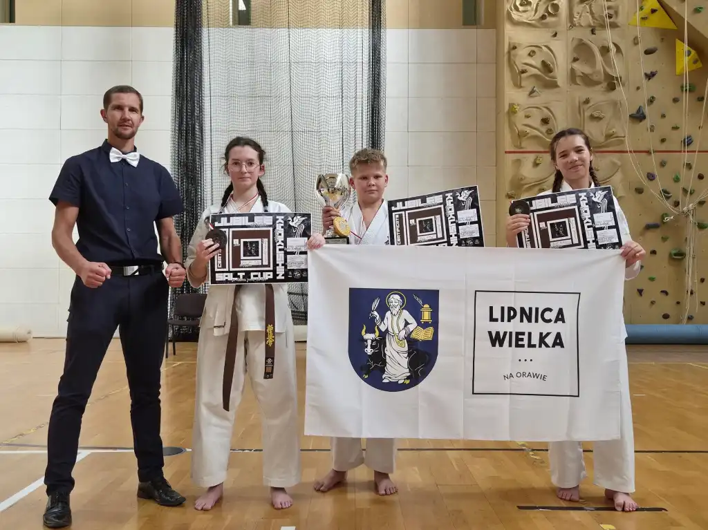 Trzy medale z Wieliczki. Sukces Orawskiej Szkoły Karate