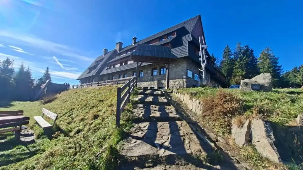 Studenci architektury odkrywają tajemnice Schroniska na Turbaczu