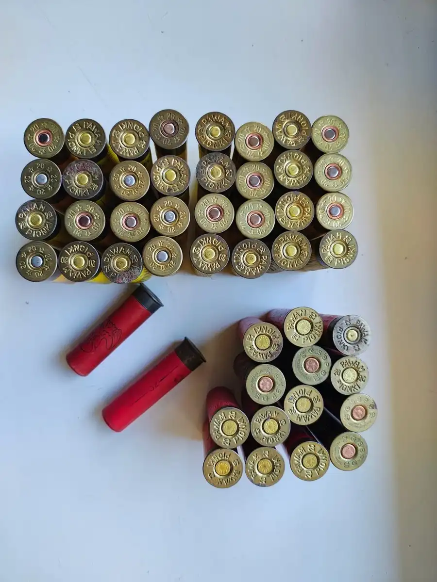 Rabka-Zdrój: Policjanci odzyskali skradzioną foto pułapkę i przy okazji znaleźli nielegalną amunicję