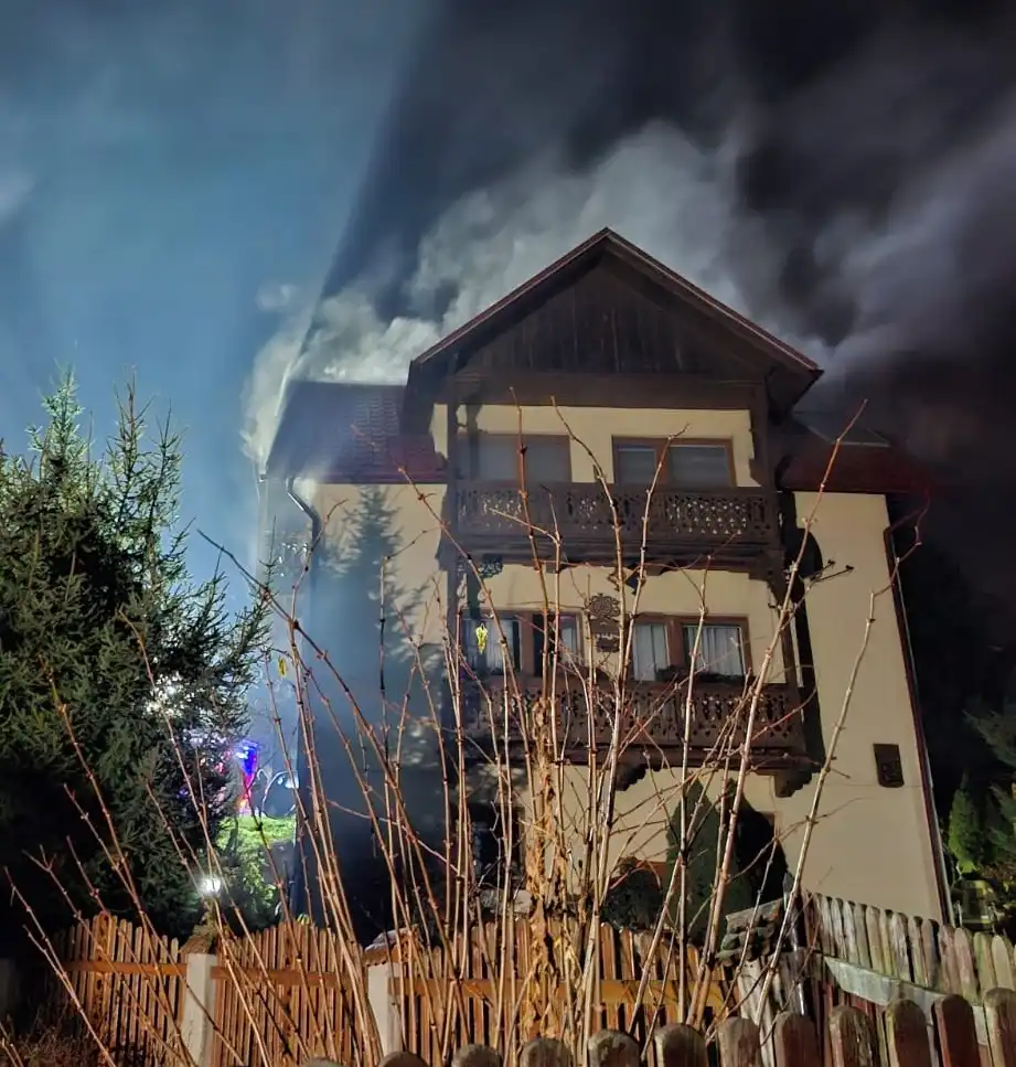 Pożar domu w Szczawnicy. Szybka akcja strażaków zapobiegła tragedii