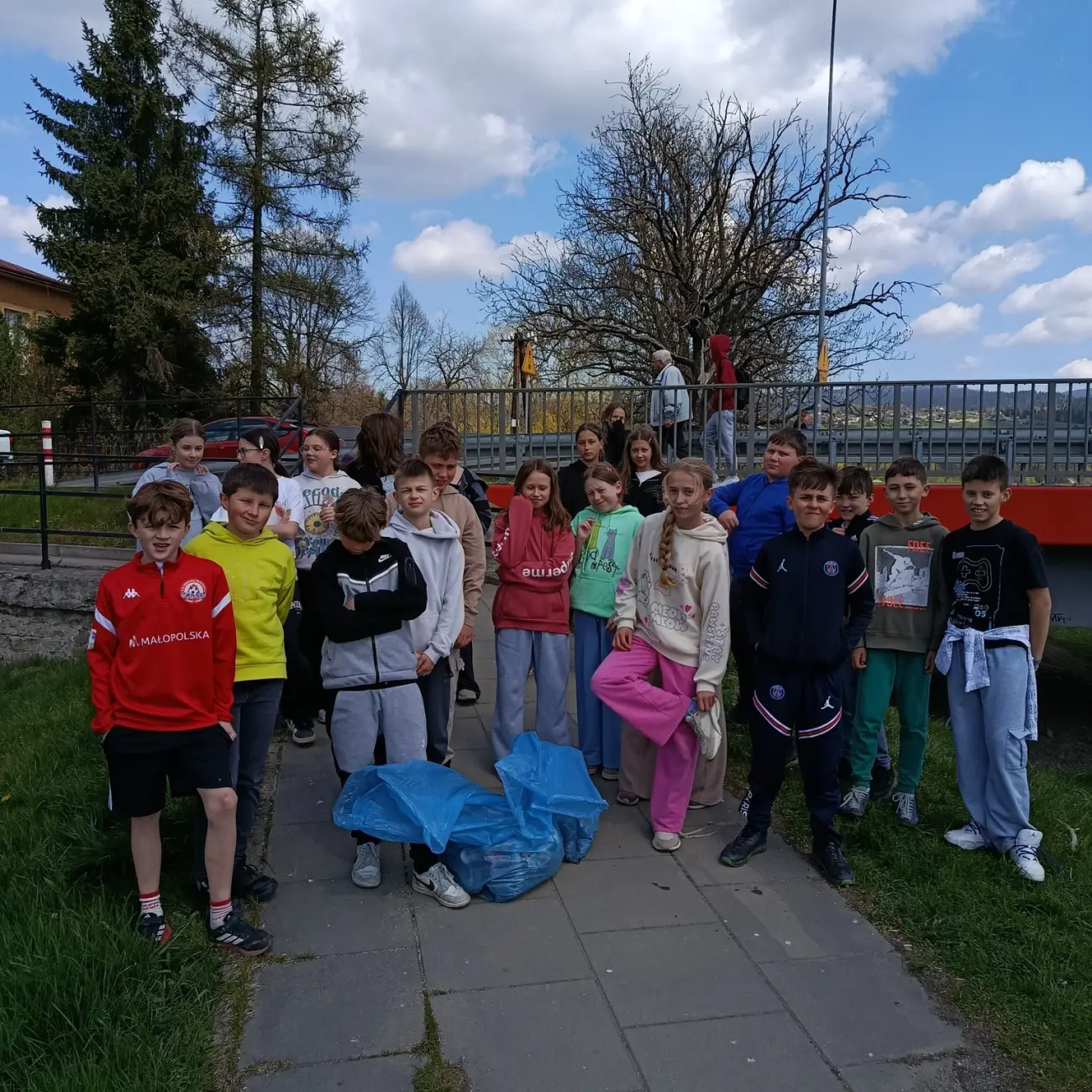 Małe ręce, wielki czyn. Uczniowie z Nowego Targu zadbali o środowisko