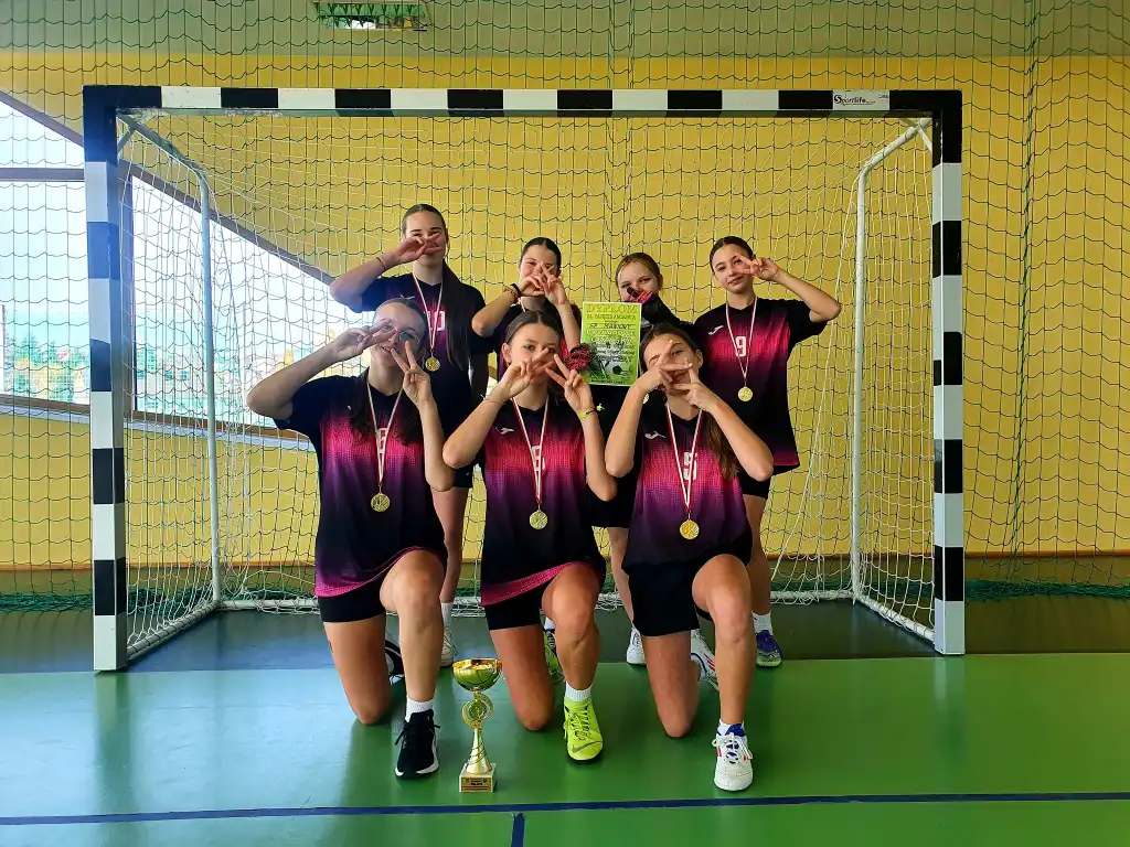 Powiatowe Igrzyska Młodzieży Szkolnej w Maniowach. Gospodynie bezkonkurencyjne