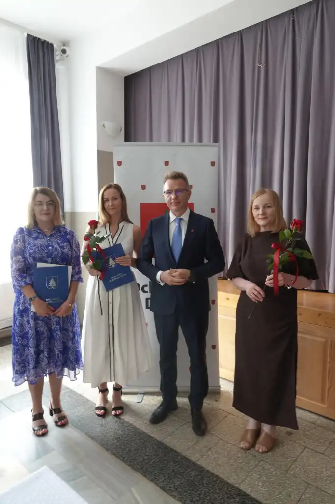 Pięciu nauczycieli z Gminy Ochotnica Dolna otrzymało awans zawodowy