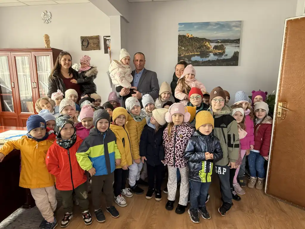 Przedszkolaki z Maniowów odwiedziły Urząd Gminy Czorsztyn