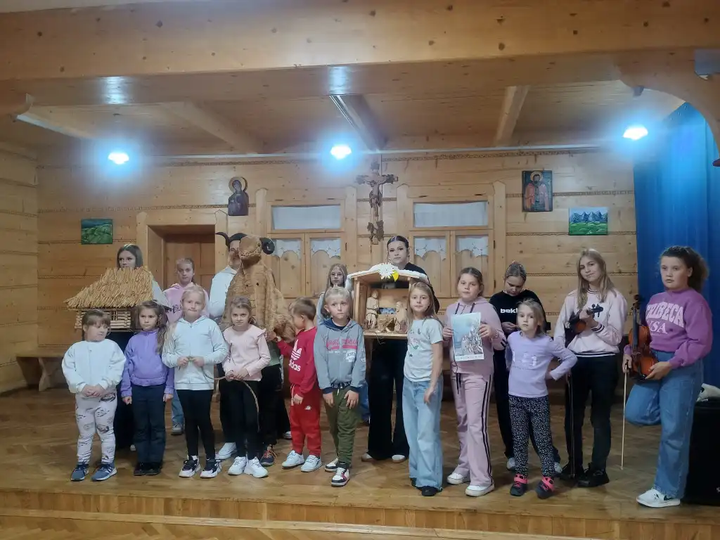 Powrót do świątecznych korzeni. Pierwsze spotkanie kolędników w Ochotnicy Górnej za nami