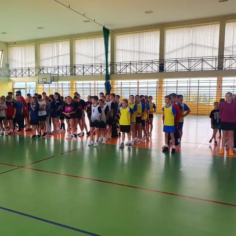 Sportowa rywalizacja młodych talentów: Gminne Igrzyska Dzieci w Maniowach