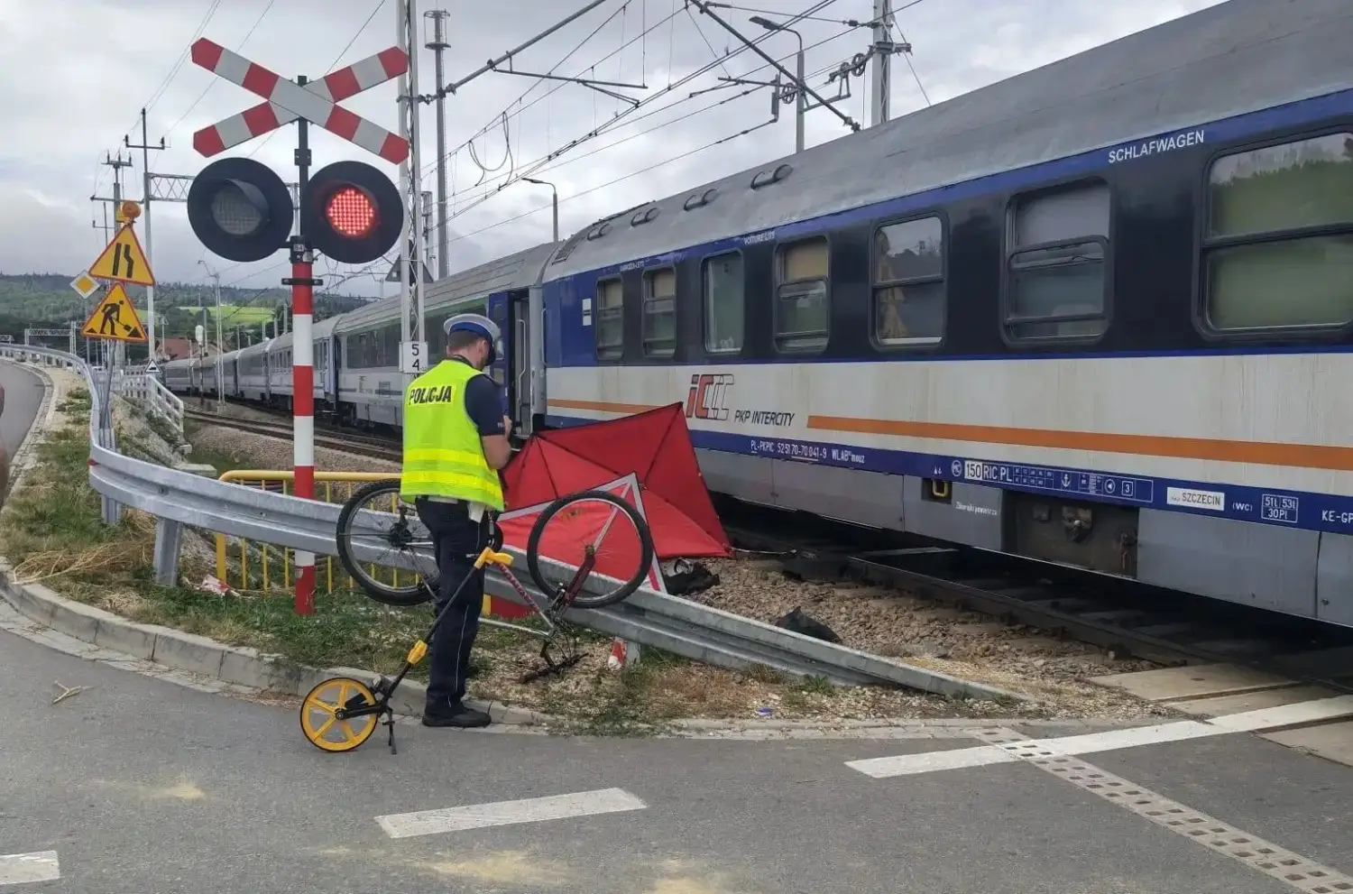 Tragedia w Rabie Wyżnej. Pociąg potrącił 66-letniego rowerzystę