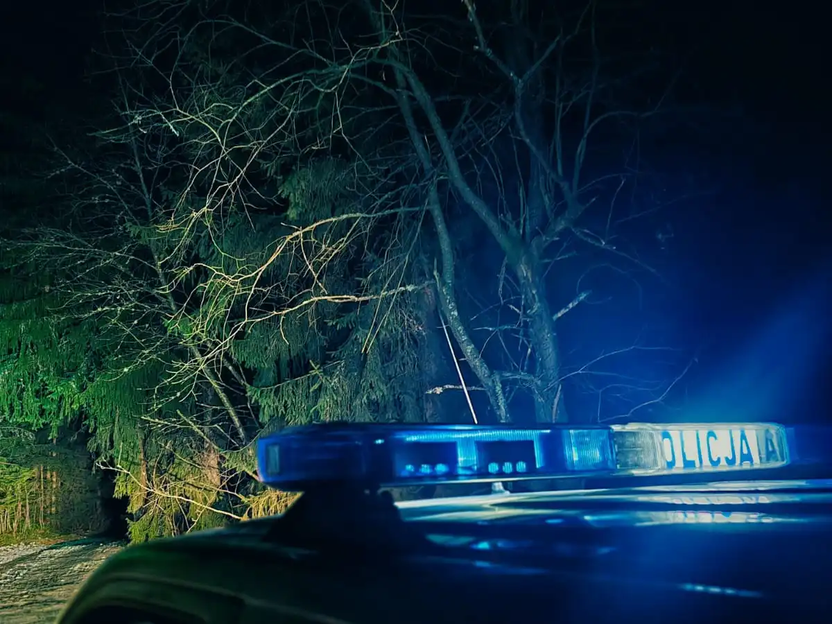 Wyrzucona z autobusu w środku nocy. Z pomocą przyszli zakopiańscy policjanci