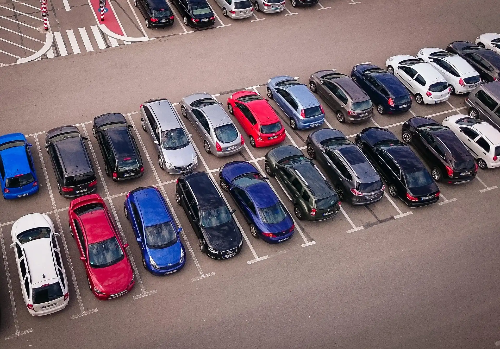 Nowe miejsca parkingowe przy stacji PKP Raba Wyżna? Gmina podejmuje działania