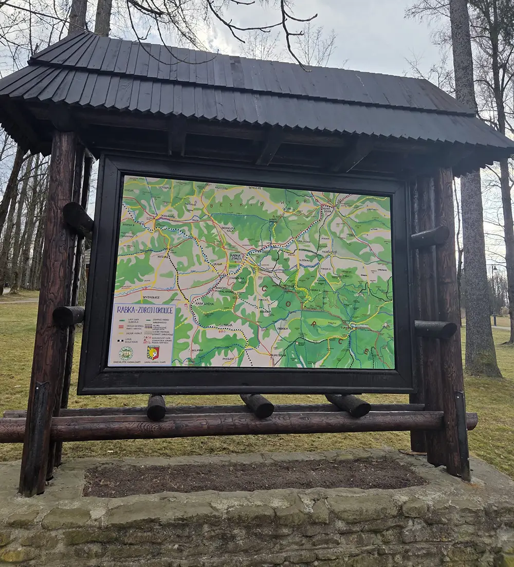 Nowe życie starych map. PTTK odnowiło turystyczne symbole Rabki-Zdroju