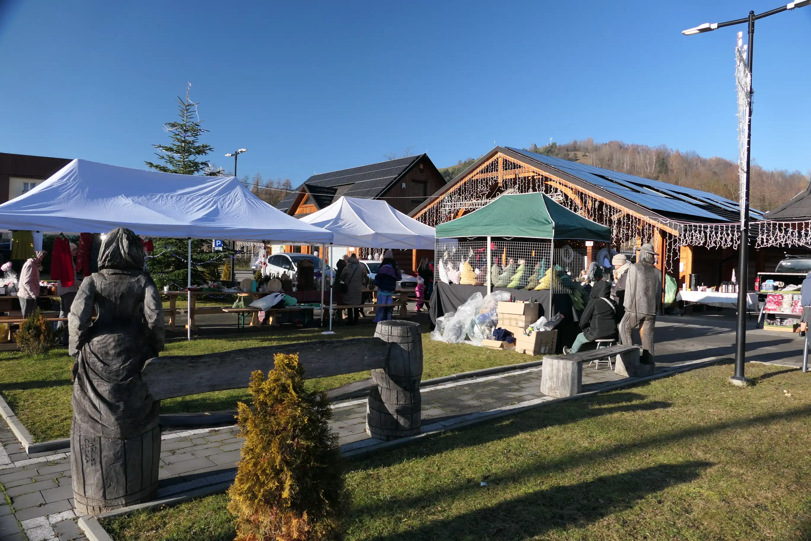 6. Ochotnicki Jarmark Bożonarodzeniowy już za nami. Rękodzieło i lokalne smaki na jarmarku w Ochotnicy