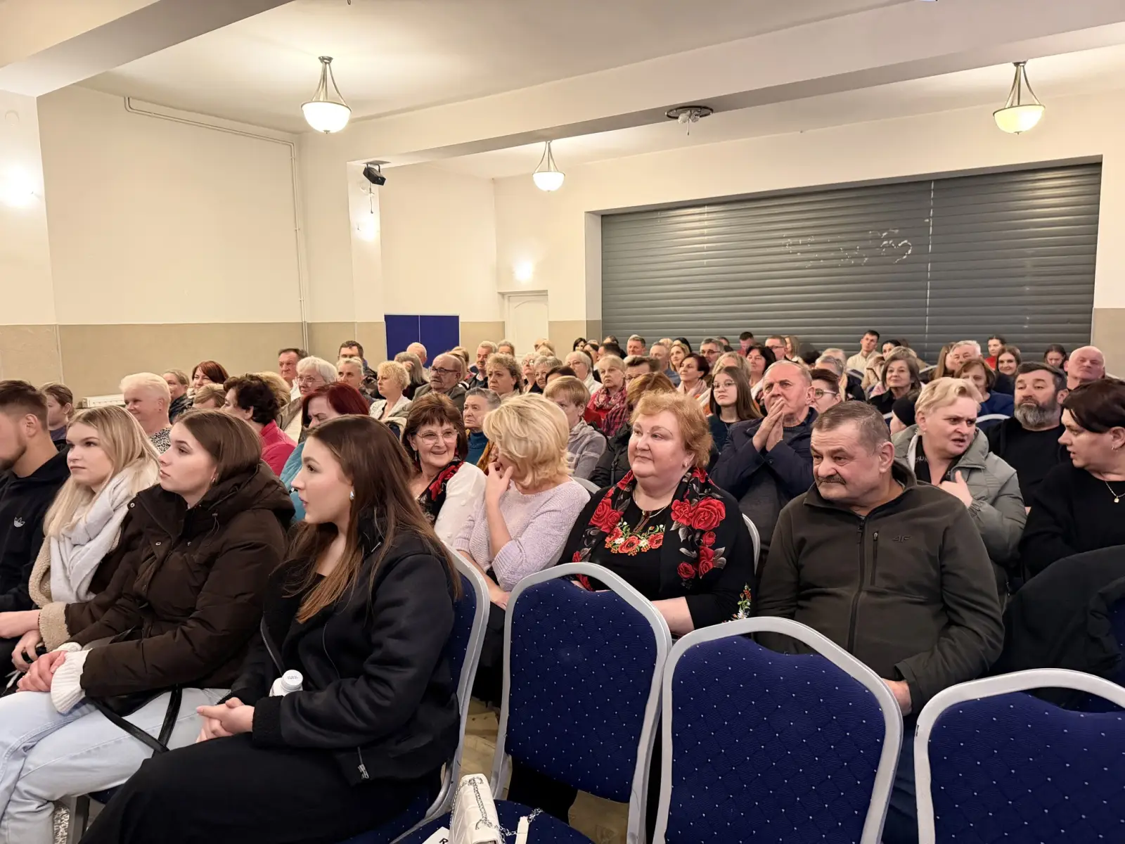 Wspólne świętowanie w Ochotnicy Dolnej. Dzień Kobiet i Mężczyzn w Wiejskim Ośrodku Kultury