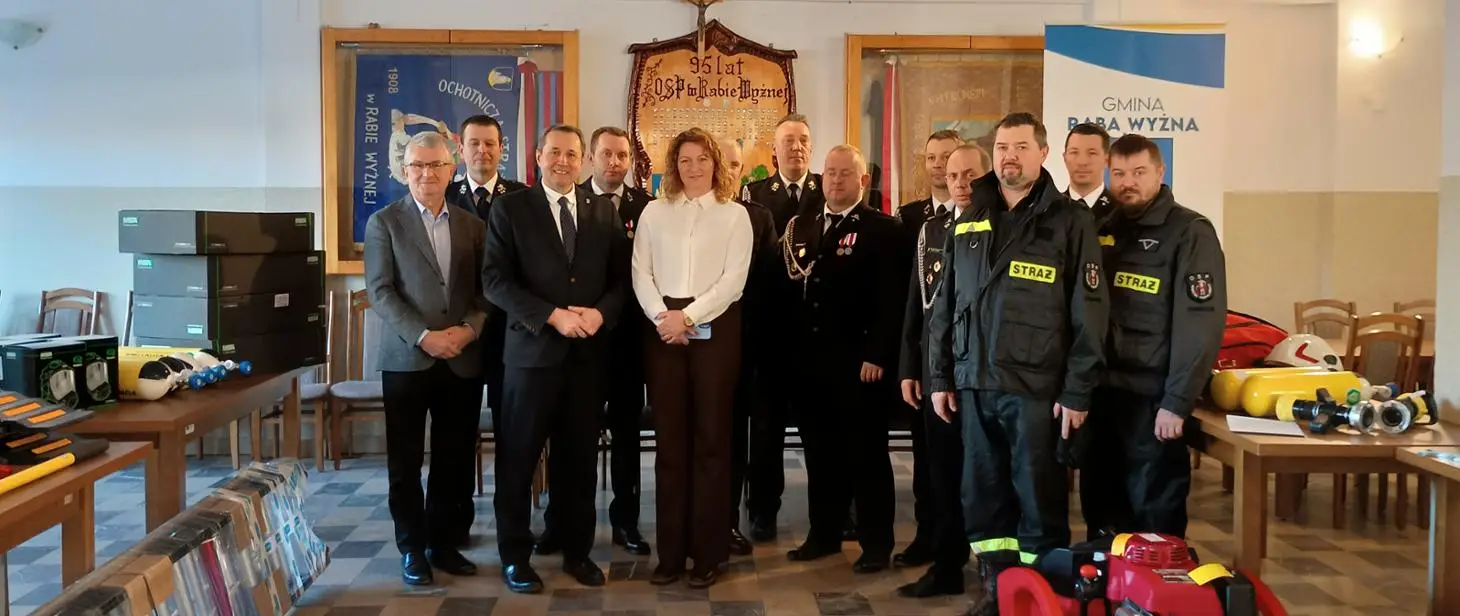 Motopompy, pilarki i nosze. Nowy sprzęt trafił do OSP w gminie Raba Wyżna