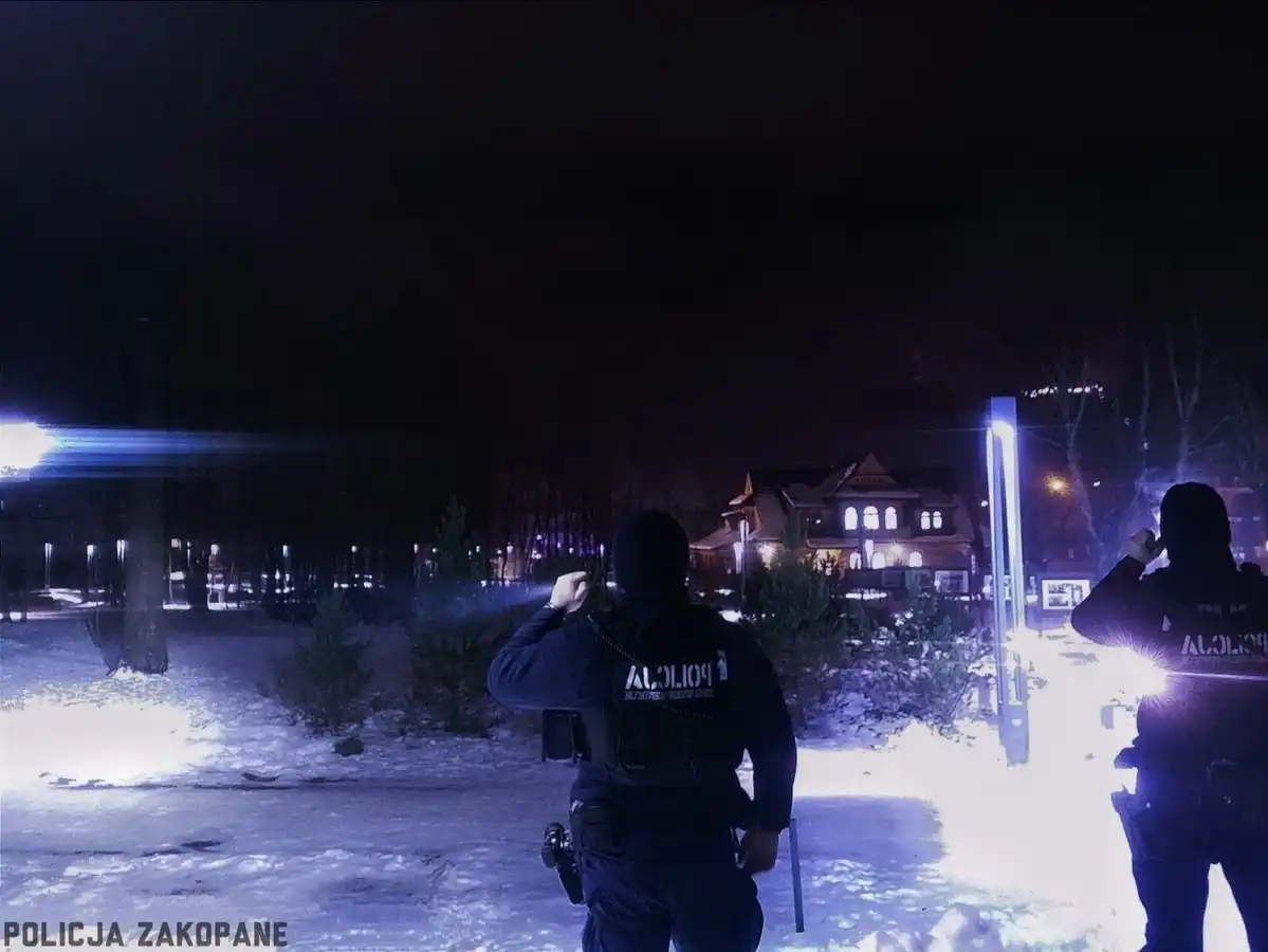 Nocne interwencje w Zakopanem. Policja apeluje o czujność wobec osób pijanych na mrozie