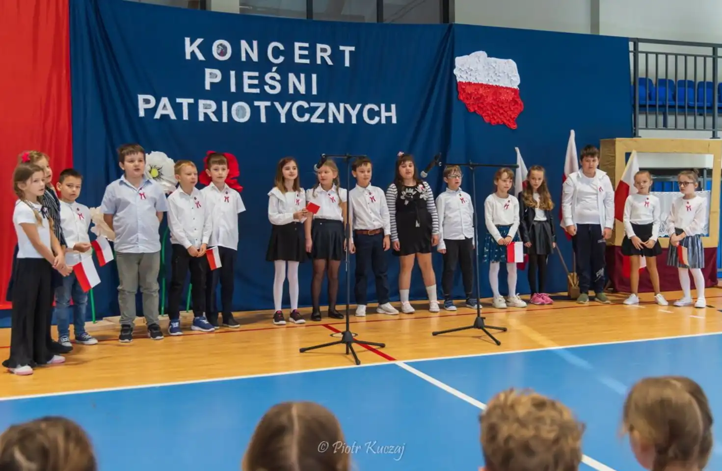 Patriotyczny koncert uczniów Szkole Podstawowej w Chabówce poruszył publiczność