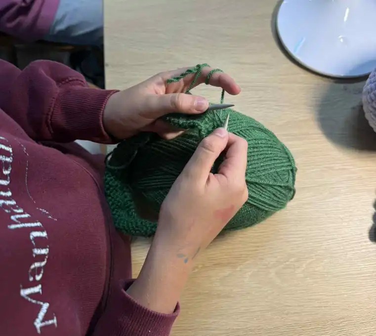 Piękna tradycja w praktyce. Młodzi mieszkańcy gminy uczyli się sztuki dziergania