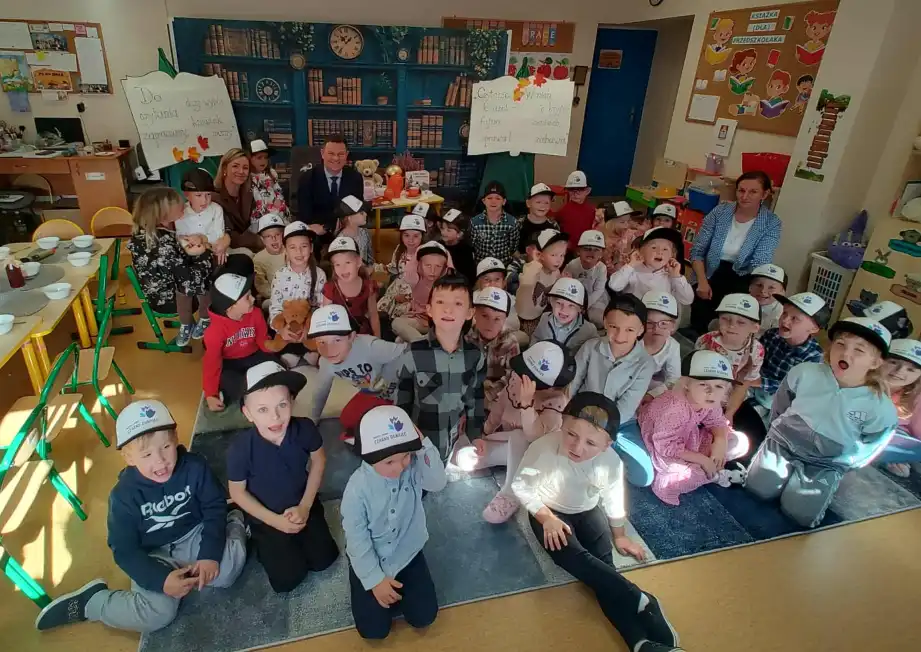Bajkowa wizyta burmistrza w przedszkolu w Czerwiennem