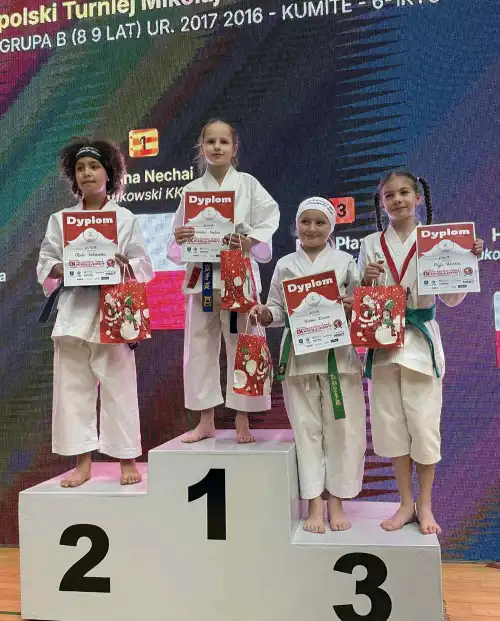 Rabka-Zdrój z podium w Nowym Sączu. Medalowa dominacja młodych karateków z Rabki
