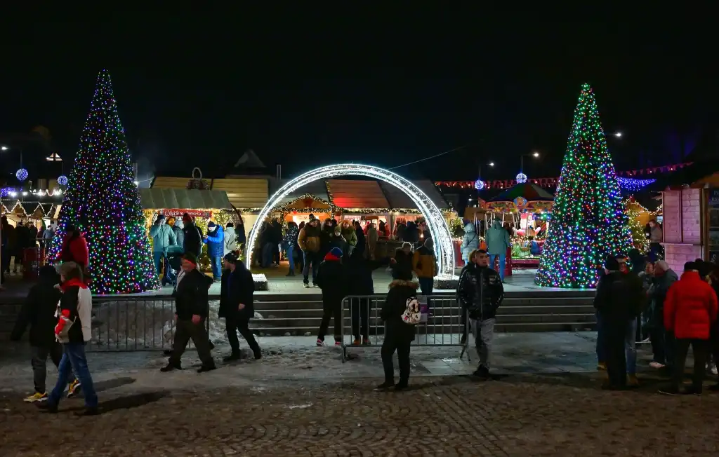 Świąteczna magia w Zakopanem. Jarmark Bożonarodzeniowy ruszył pełną parą