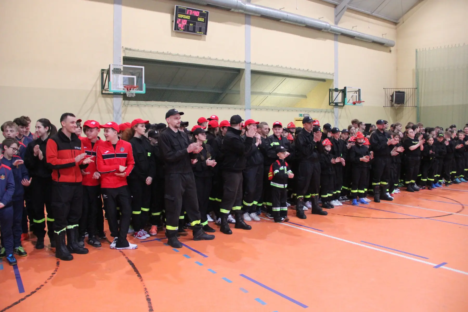 Debiut halowych zawodów młodzieżowych w Ludźmierzu przyciągnął 28 drużyn