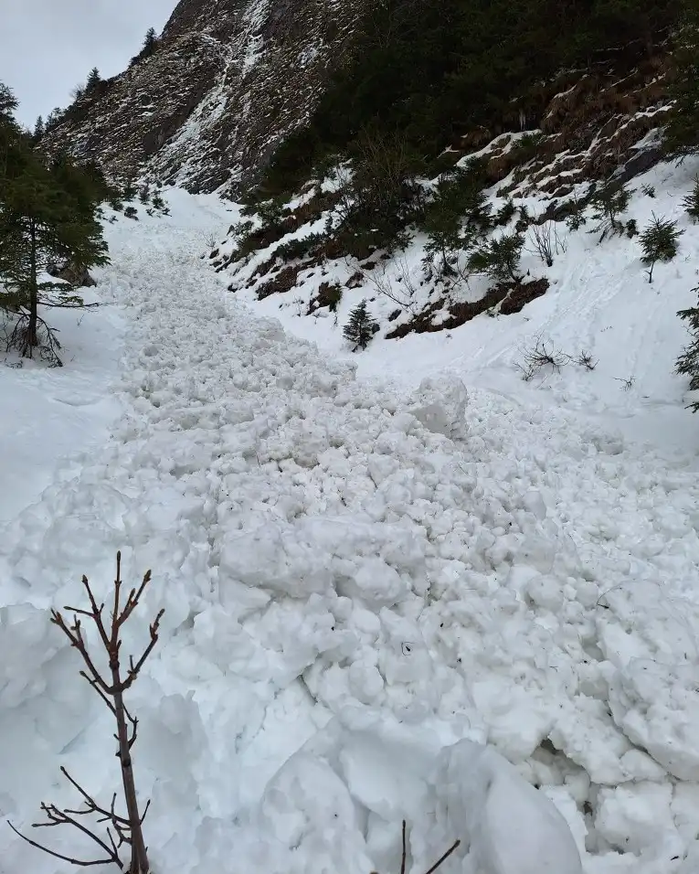 Tatrzański Park Narodowy ostrzega przed lawinami i śliskimi szlakami