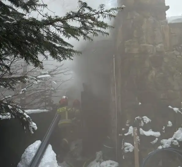 Pożar w Kościelisku. Kotłownia spłonęła, karczma ocalała. Ewakuowano 22 osoby