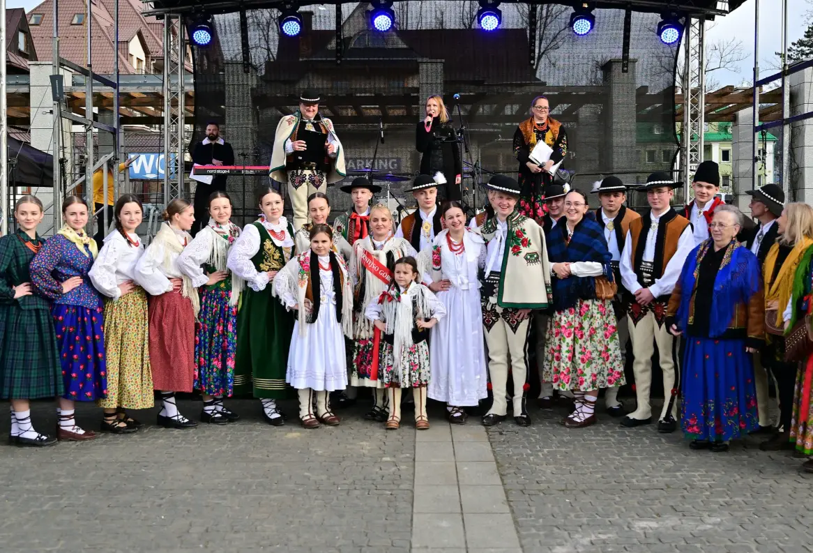 Plac Niepodległości pełen muzyki i tulipanów. Dzień Kobiet w Zakopanem