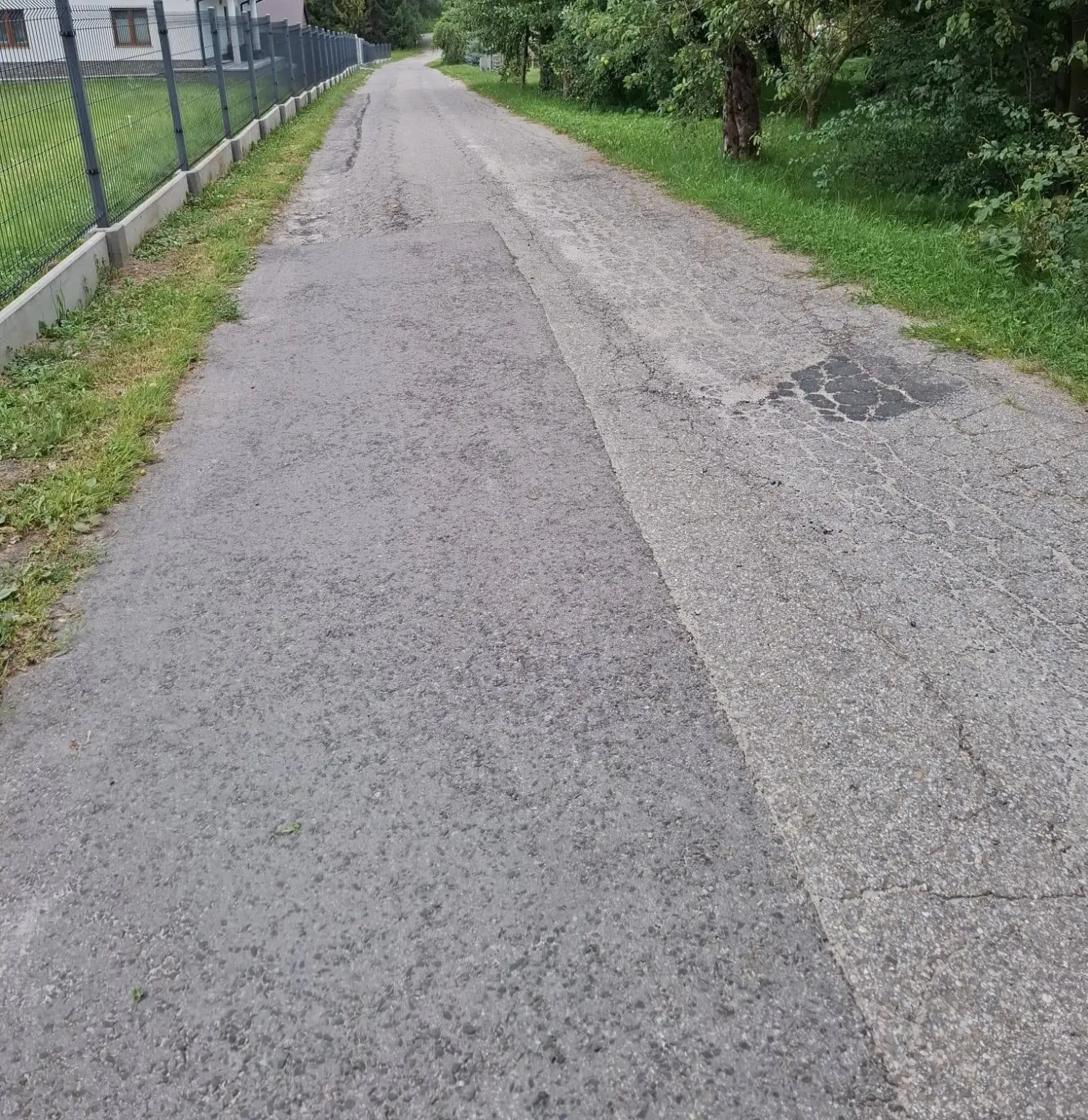 Bór: droga do cmentarza doczeka się nowego asfaltu. Gmina wyda ponad 92 tys. zł