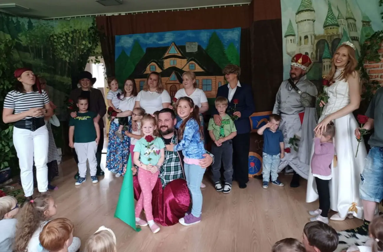 Rodzice zamienili się w aktorów. Wyjątkowy Dzień Dziecka w Przedszkolu w Chabówce