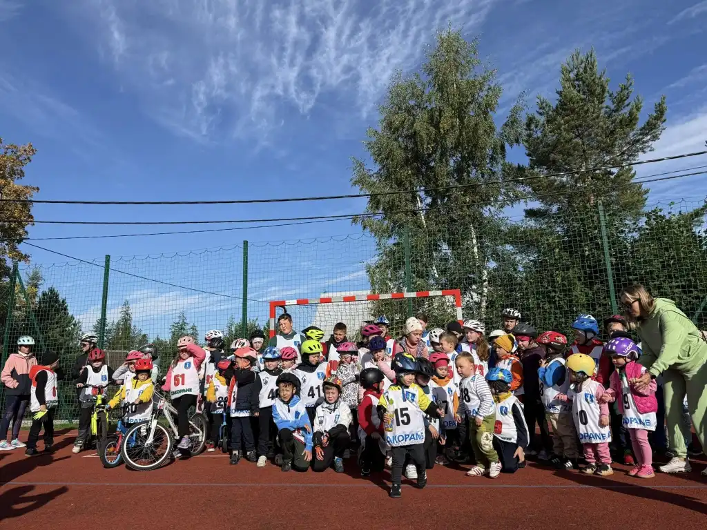 Małe Ciche na rowerach, dzieciaki ścigały się w jesiennym wyścigu