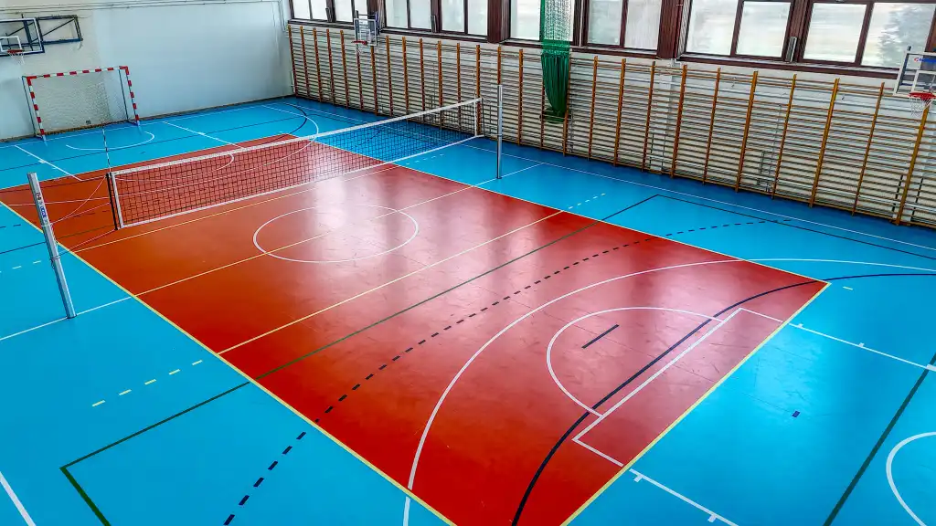 Sala gimnastyczna w Czarnym Dunajcu z nową posadzką. Modernizacja szkolnego obiektu sportowego zakończona