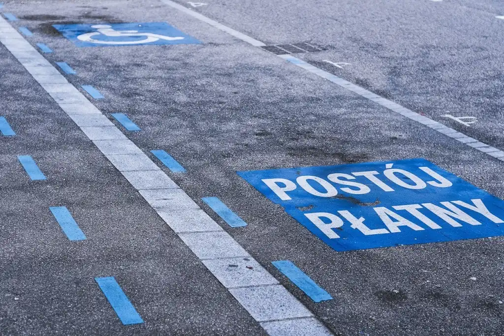 Nowe opłaty i zasady parkowania w centrum Zakopanego. Śródmiejska Strefa Płatnego Parkowania w Zakopanem rusza 2 grudnia