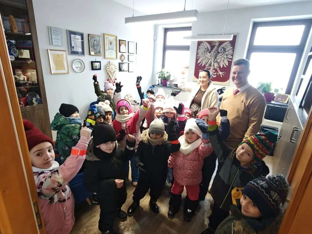 Zerówka w urzędzie. Dzieci przyniosły uśmiech i zaproszenie na jasełka