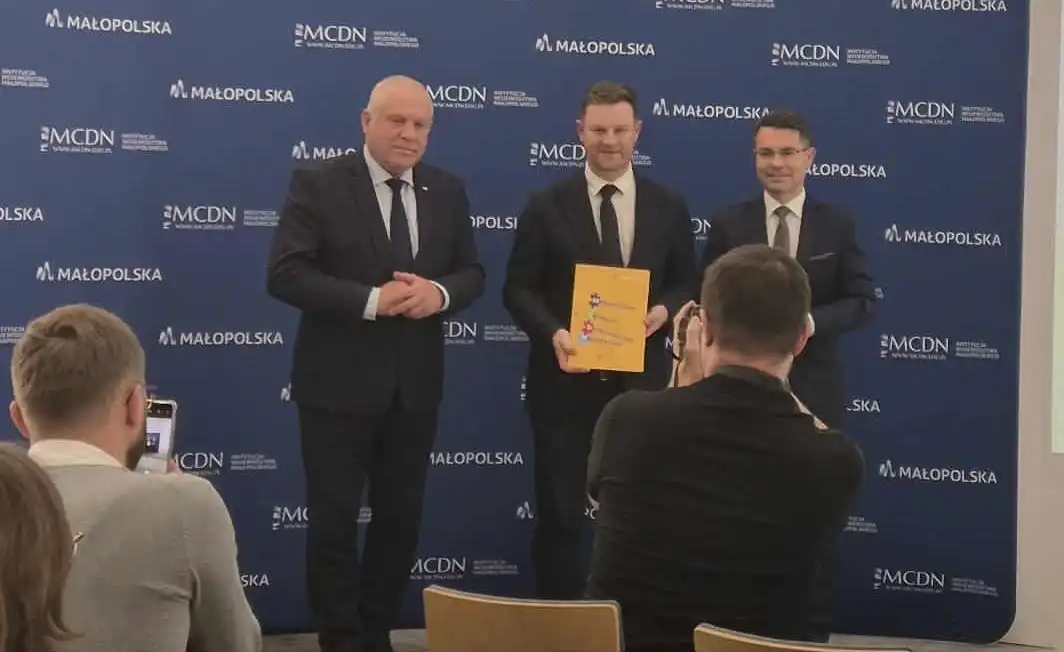 Roboty, LEGO i programowanie. Szkoły w Czerwiennem i Czarnym Dunajcu z europejskim dofinansowaniem