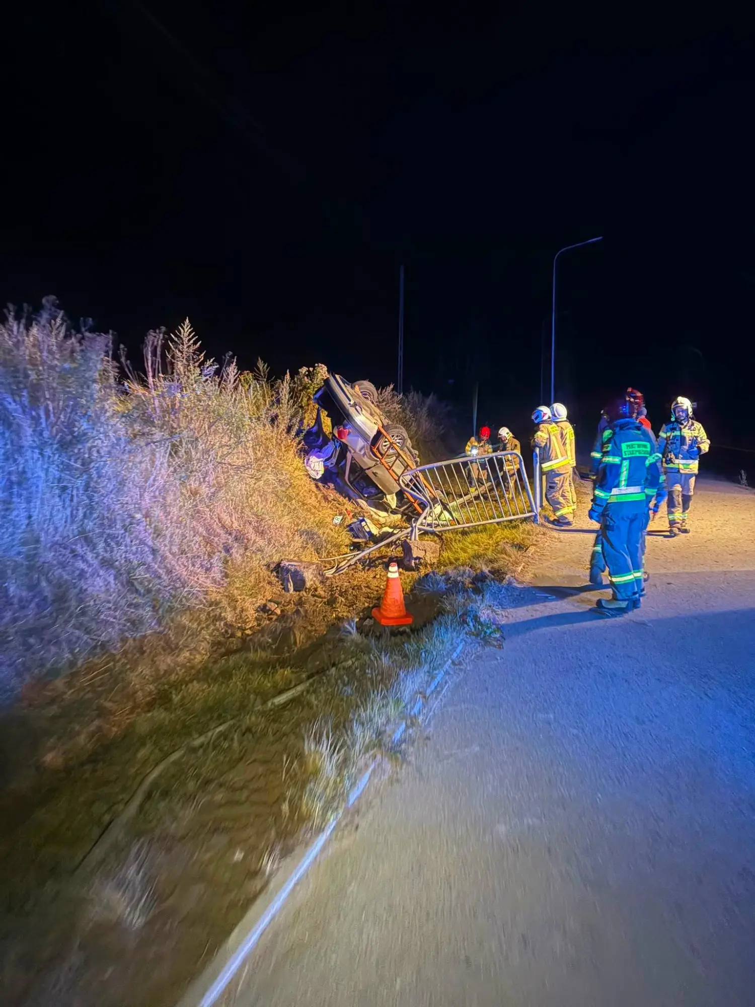 Audi rozbite, kierowca pijany. W samochodzie broń, narkotyki przy znajomym a materiały wybuchowe w domu