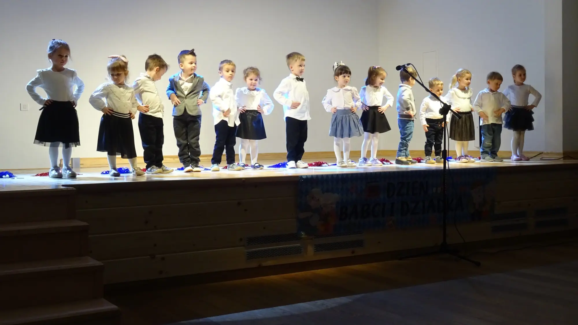 Słodkie upominki i wzruszający występ. Dzień Babci i Dziadka w Krościenku