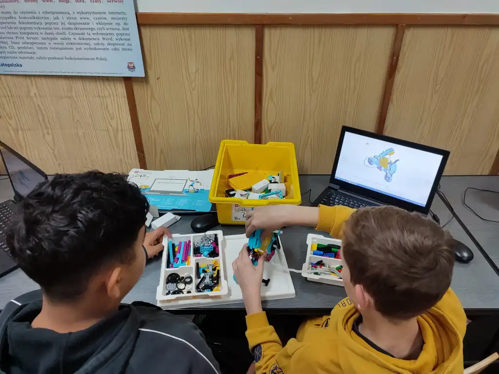 Robotyka w praktyce. Uczniowie z Maruszyny Dolnej budowali i programowali