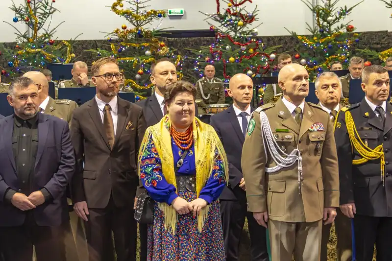 Wspólna Wigilia i symbol jedności. Miasto Nowy Targ z Podhalańczykami
