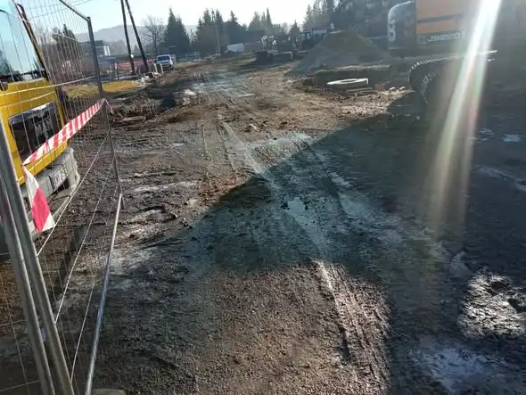 Rewitalizacja serca uzdrowiska: Burmistrz Leszek Świder o postępach prac na rabczańskim Rynku