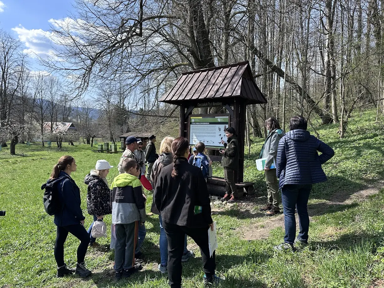 Ptasi koncert w Gorczańskim Parku Narodowym. Wiosenne spotkanie przyciągnęło uczestników