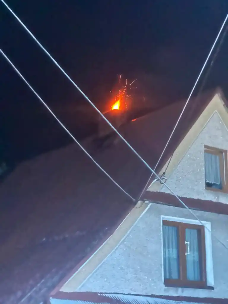 Strażacy interweniowali w Jabłonce. Zapaliła się sadza w kominie