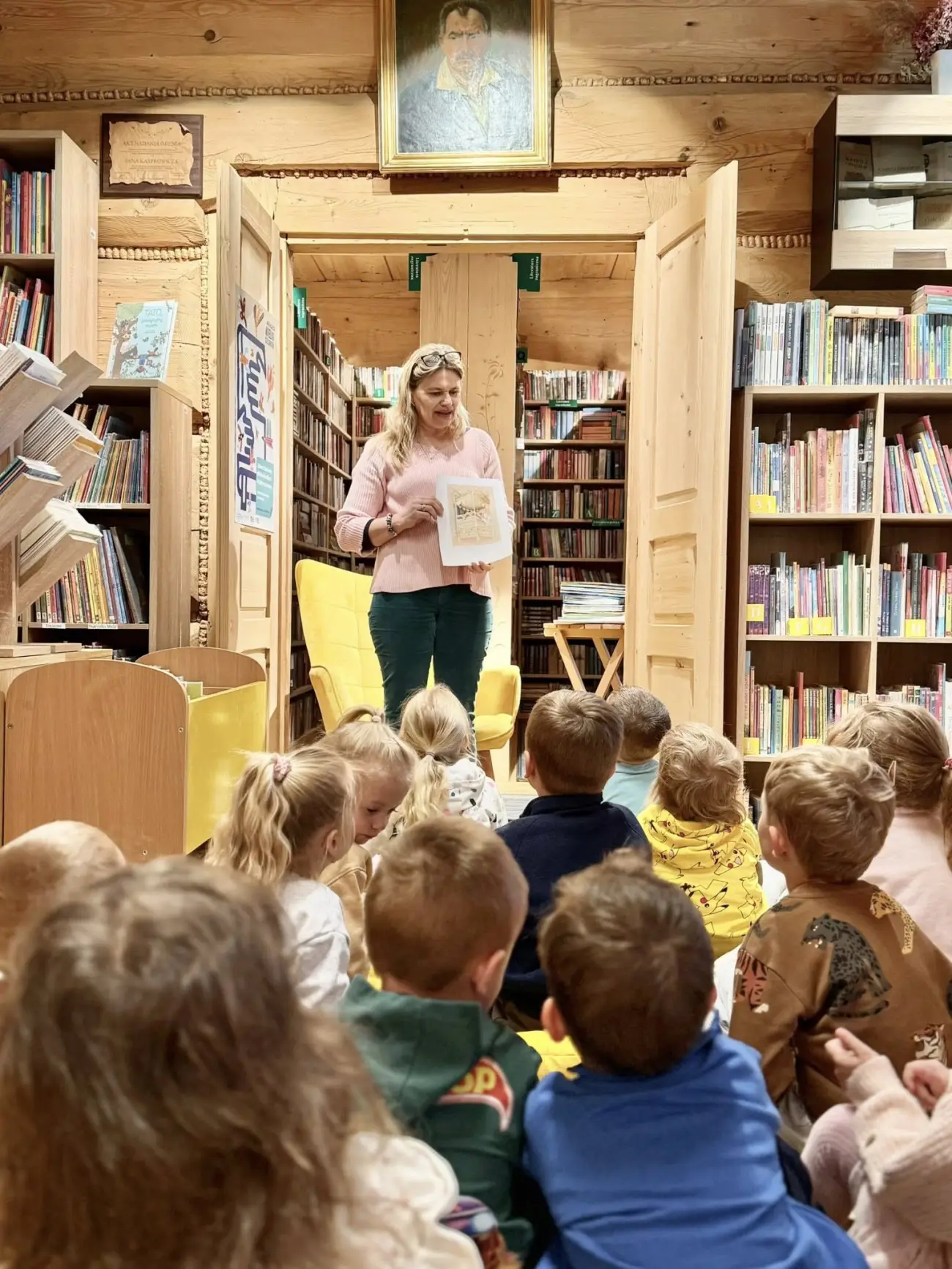 Kolorowa przygoda z książką. Mali goście w bibliotece w Poroninie