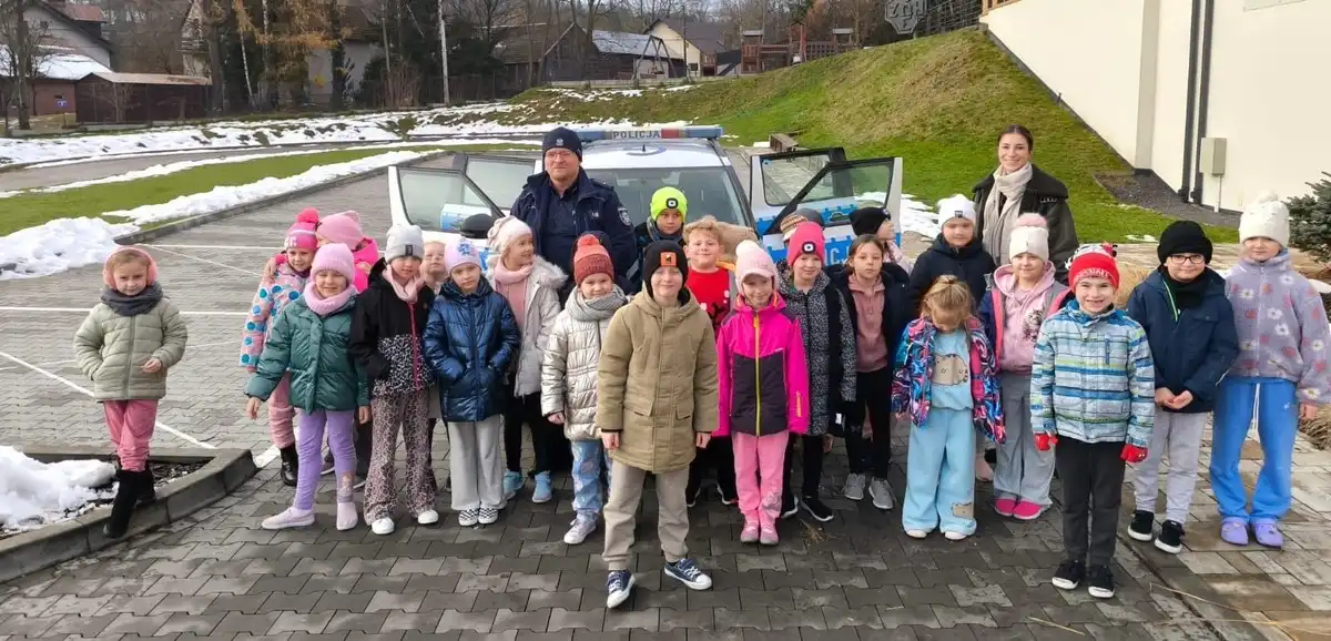 Dzielnicowy odwiedził młodych muzyków w Krościenku. Lekcja bezpieczeństwa w praktyce