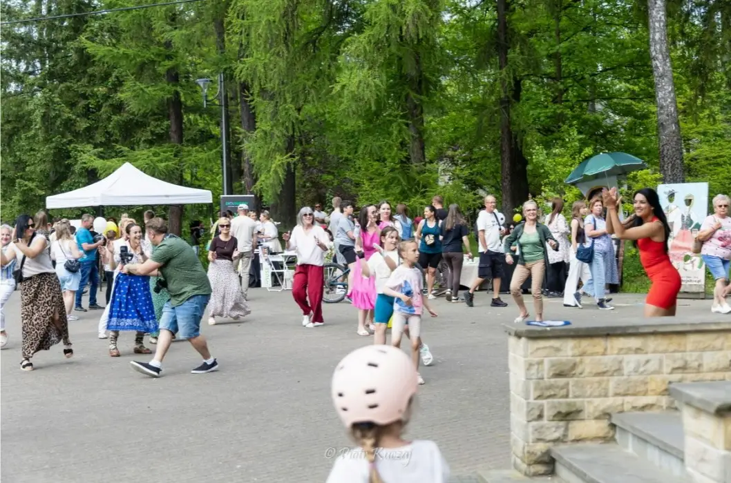 Park Zdrojowy pełen radości. Mamy świętowały w sercu Rabki-Zdroju