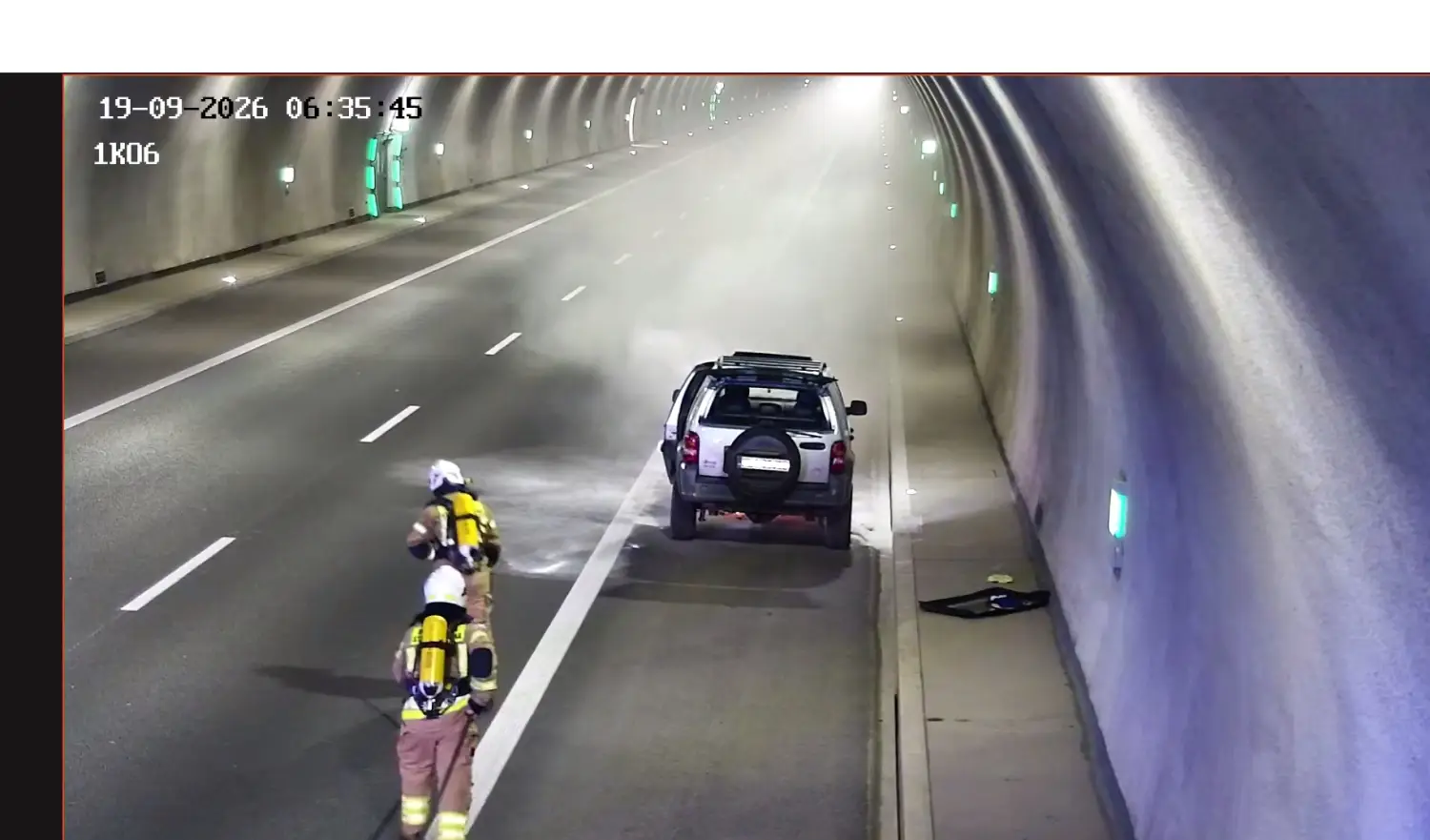 Samochód zapalił się w tunelu na Zakopiance. Kierowca i pasażerowie chwycili za gaśnice
